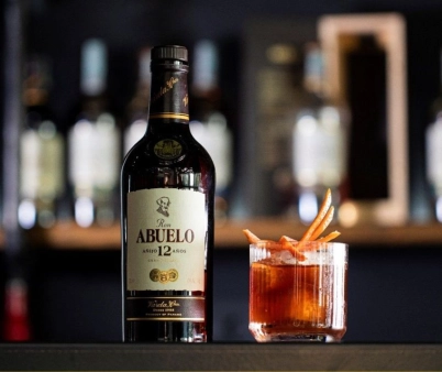 Rumy, rumový likér a třtinový destilát versus tuzemáky. Víte, jaký je v nich rozdíl?